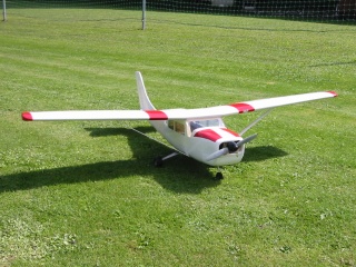 Cessna auf dem Flugplatz
